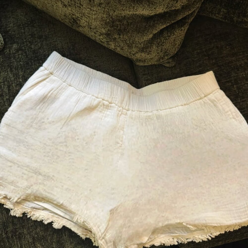 Like new gorgeous white womens shorts